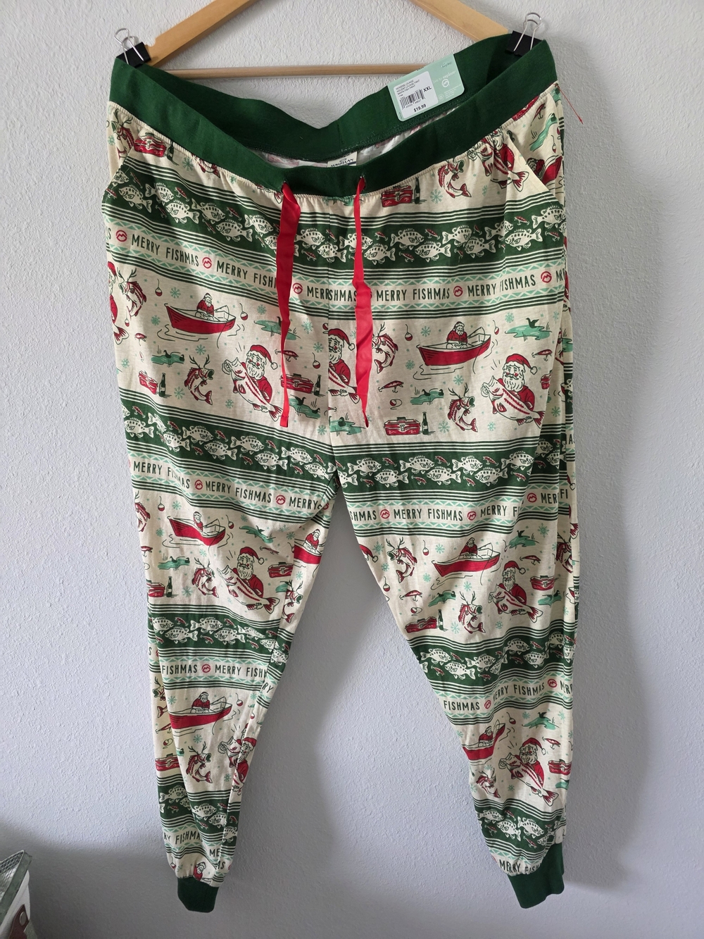 Holiday 'Merry Fishmas' Cream & Green Pajama Bottoms